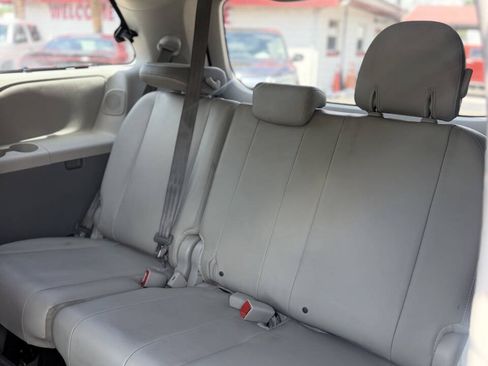 Used 2014 Toyota Sienna Limited w/ Limited Premium Package FWD image 20