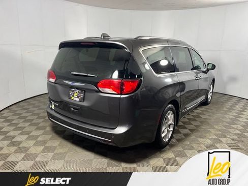 Used 2018 Chrysler Pacifica Touring-L Plus w/ Tire & Wheel Group FWD image 5