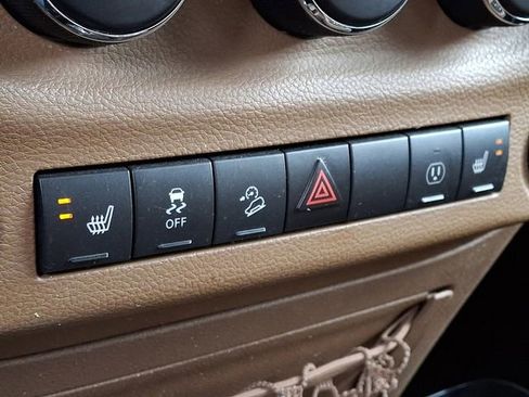 Used 2015 Jeep Wrangler Unlimited Sahara w/ Dual Top Group AWD/4WD image 21
