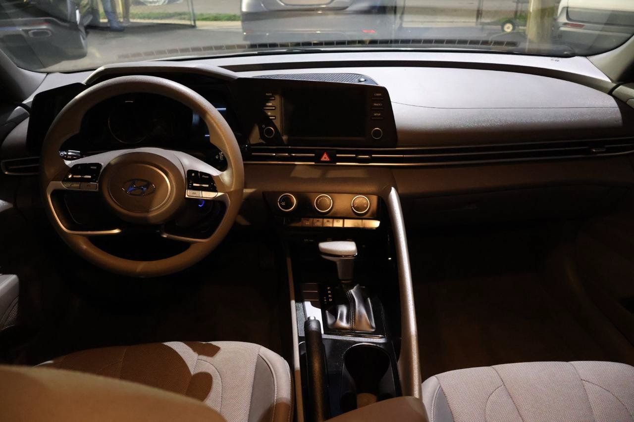 Used 2023 Hyundai Elantra SE FWD image 13