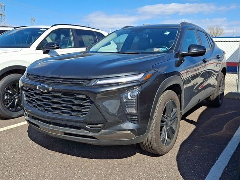 Used 2024 Chevrolet Trax ACTIV w/ Sunroof Package image 3