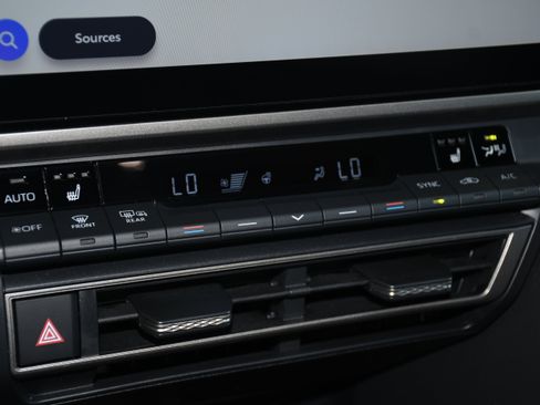 Used 2025 Toyota Camry LE image 15