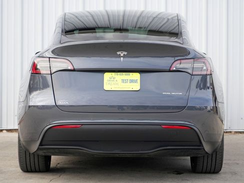Used 2021 Tesla Model Y Long Range image 11