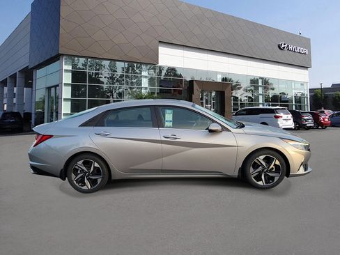 Certified 2022 Hyundai Elantra SEL w/ Convenience + Premium Package image 4