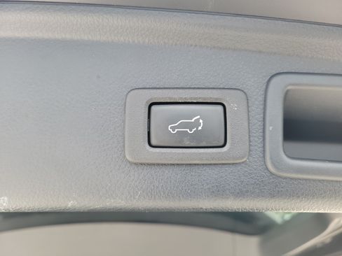 Used 2018 Subaru Forester 2.5i Touring AWD/4WD image 9