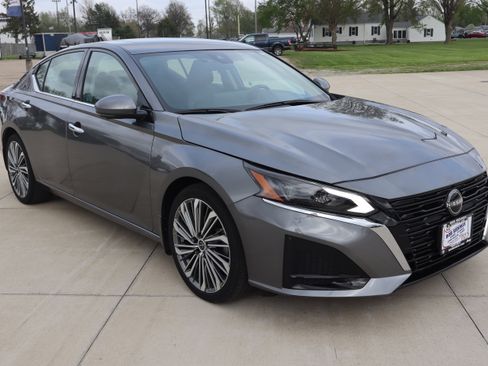 Used 2023 Nissan Altima 2.5 SL FWD image 3