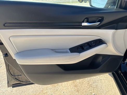 Used 2024 Nissan Altima 2.5 SV image 21