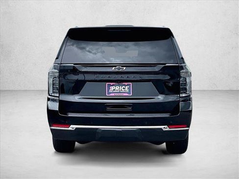 Used 2025 Chevrolet Suburban LT w/ Comfort Package RWD image 4