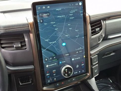 Used 2023 Ford F150 Lightning Lariat image 20