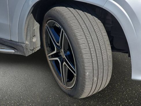 Used 2025 Mercedes-Benz GLS 450 4MATIC w/ AMG Line Exterior image 37