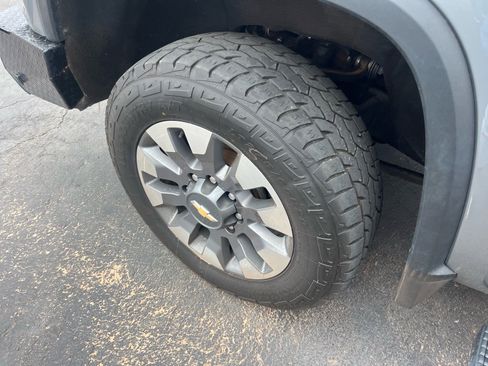 Used 2024 Chevrolet Silverado 2500 Custom w/ Custom Value Package image 3