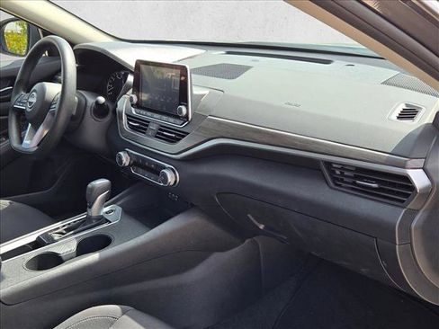 Used 2025 Nissan Altima 2.5 SV FWD image 20