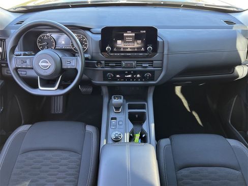 Certified 2025 Nissan Pathfinder S image 9