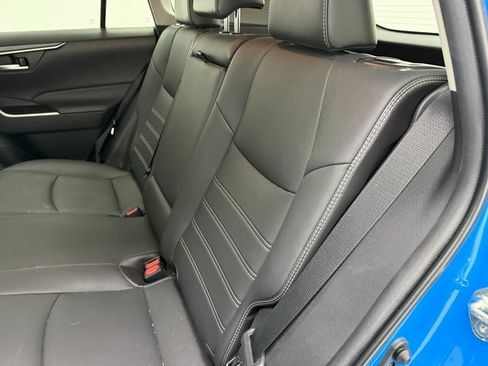 Used 2021 Toyota RAV4 XLE Premium image 9