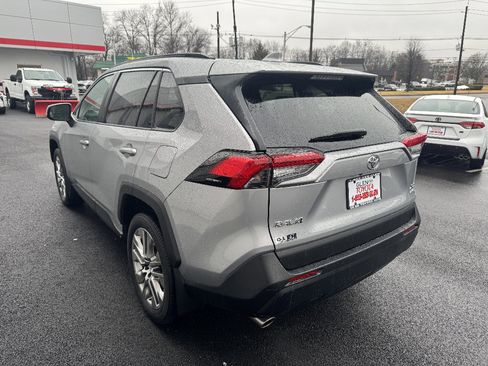 Used 2019 Toyota RAV4 XLE Premium w/ Cold Weather Package image 7