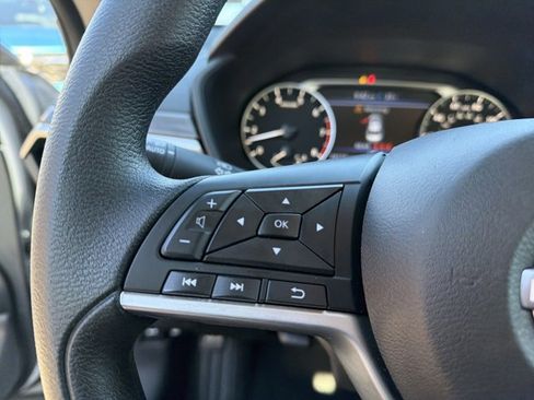 Used 2025 Nissan Altima 2.5 SV image 18