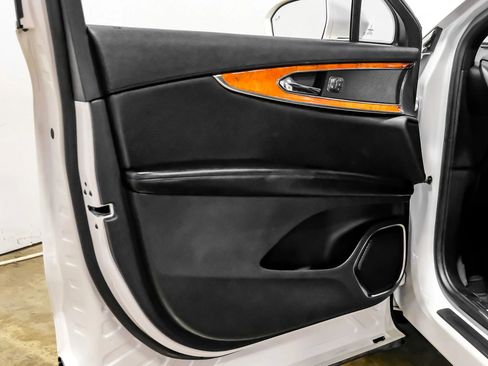 Used 2019 Lincoln Nautilus Select image 39