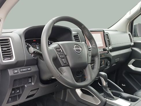 Used 2024 Nissan Frontier SL image 12