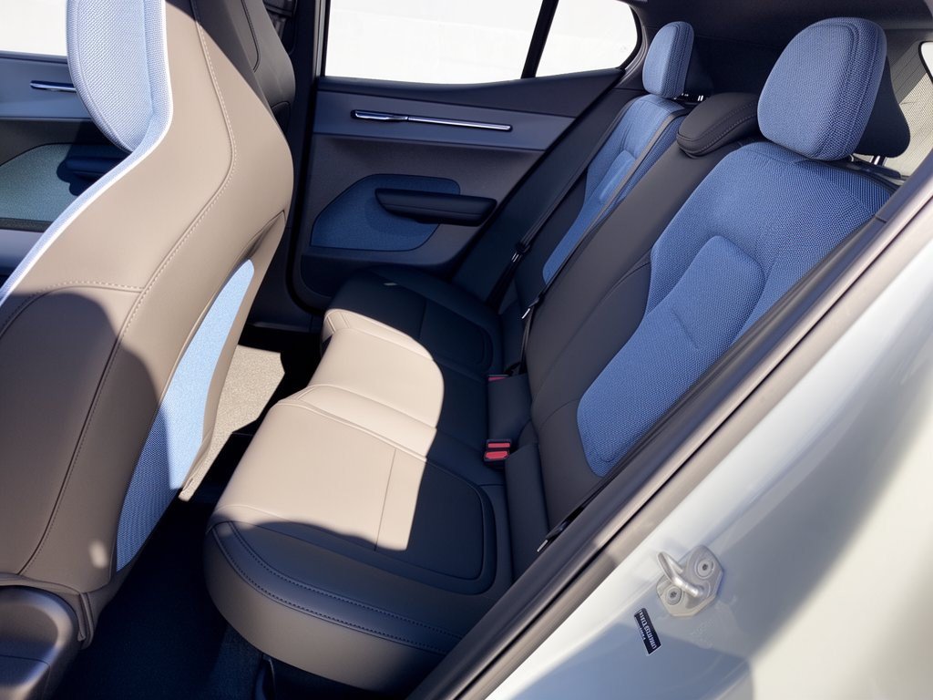 New 2026 Volvo EX30 Plus w/ Climate Package RWD image 25