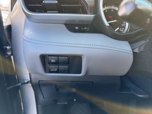 Used 2022 Toyota Highlander XLE image 28