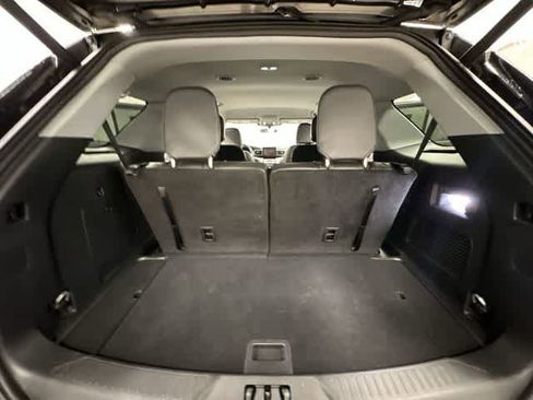 Used 2024 Ford Explorer XLT w/ Equipment Group 202A AWD/4WD image 17
