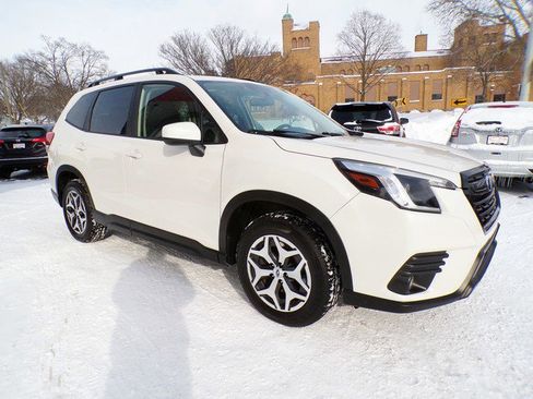 Used 2023 Subaru Forester Premium image 5