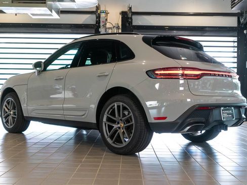 Certified 2025 Porsche Macan AWD/4WD image 3