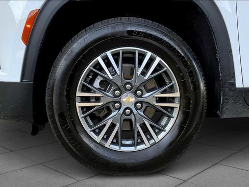 Used 2024 Chevrolet Traverse LT image 19