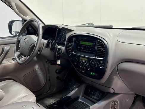 Used 2006 Toyota Sequoia SR5 AWD/4WD image 17