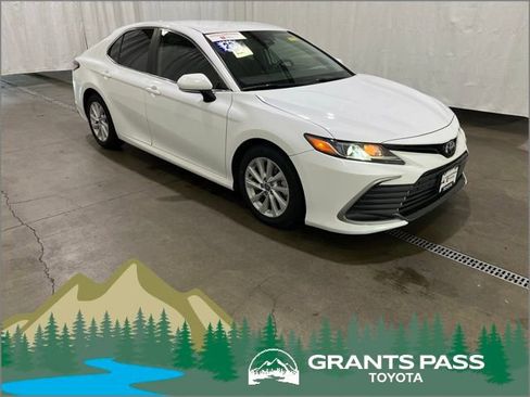 Certified 2022 Toyota Camry LE w/ Convenience Package FWD image 1