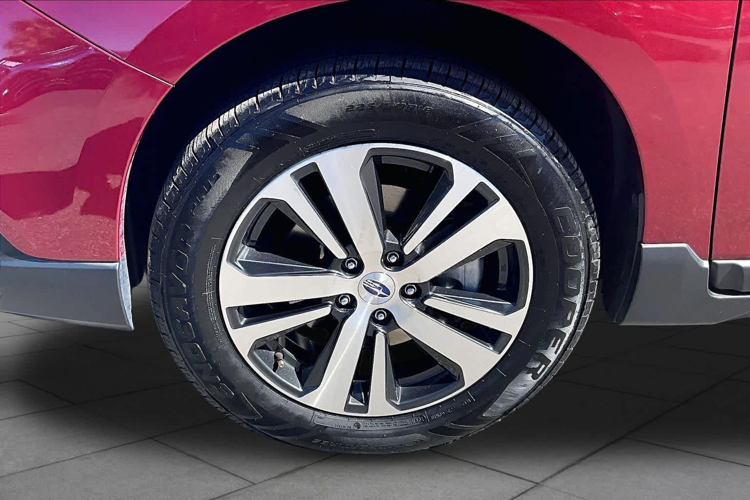 Used 2019 Subaru Outback 2.5i Limited AWD/4WD image 11