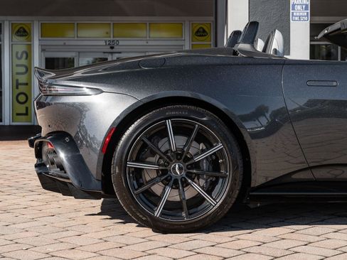 Used 2021 Aston Martin V8 Vantage Roadster image 34