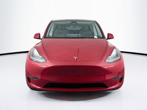 Used 2022 Tesla Model Y Long Range AWD/4WD image 2