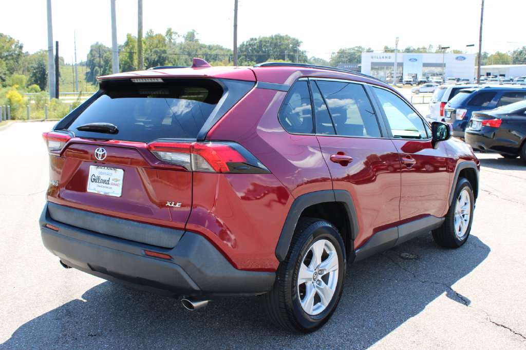 Used 2020 Toyota RAV4 XLE w/ Convenience Package FWD image 5
