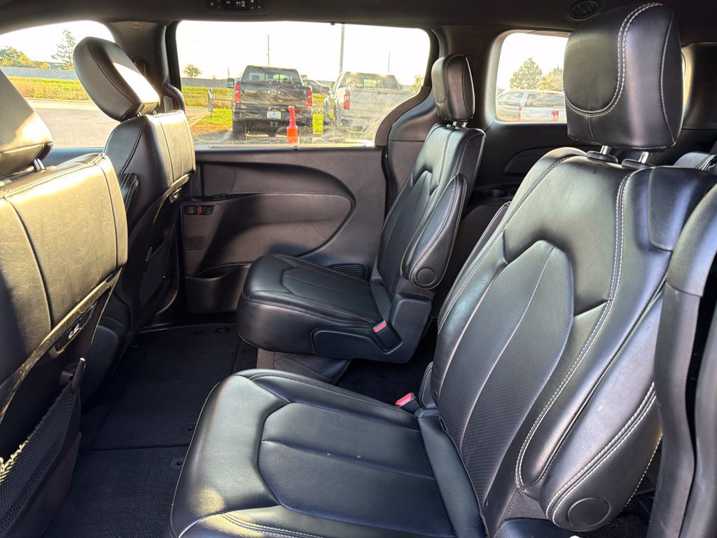 Used 2025 Chrysler Pacifica Select FWD image 17
