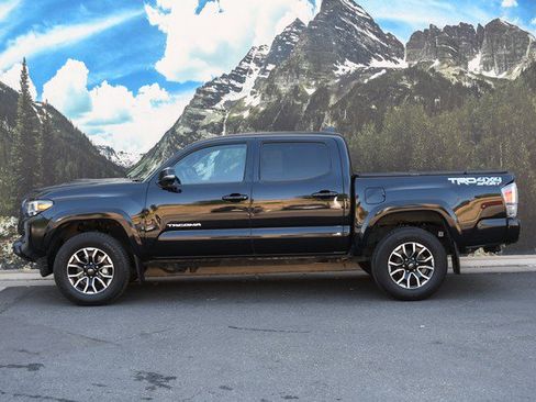 Used 2022 Toyota Tacoma TRD Sport w/ TRD Premium Sport Package AWD/4WD image 7