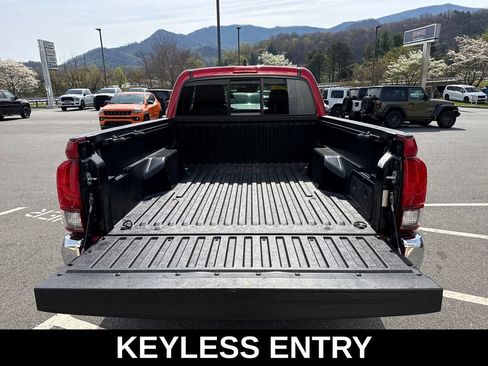 Used 2022 Toyota Tacoma SR5 AWD/4WD image 7