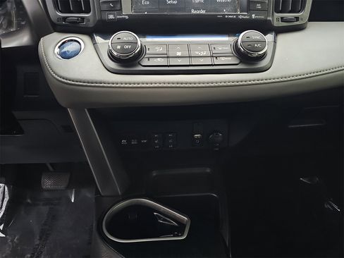 Used 2017 Toyota RAV4 Limited image 25