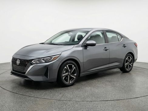 Used 2025 Nissan Sentra SV image 3