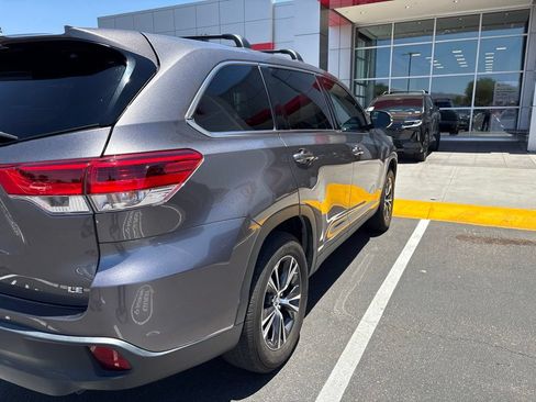 Used 2019 Toyota Highlander Plus FWD image 8