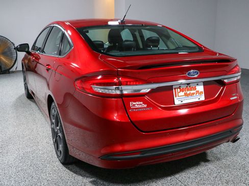 Used 2018 Ford Fusion SE w/ Equipment Group 201A FWD image 9