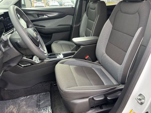 Used 2025 Chevrolet TrailBlazer LT image 32