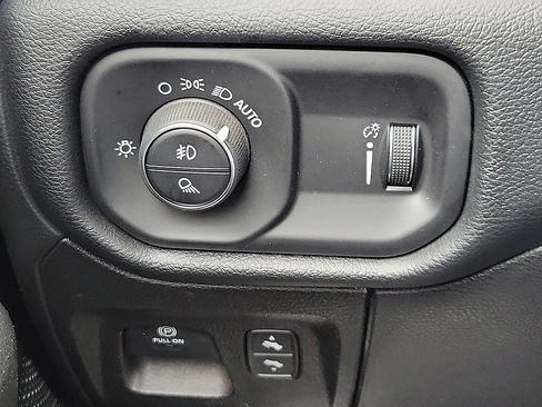 Used 2020 RAM 1500 Big Horn AWD/4WD image 14