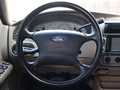 Used 2004 Ford Explorer Sport Trac XLS image 18