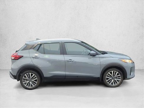 Used 2023 Nissan Kicks SV image 4