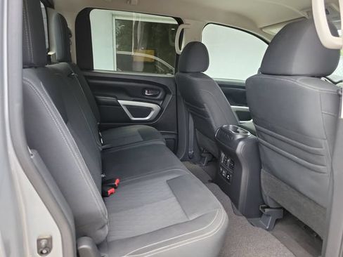 Used 2019 Nissan Titan SV w/ SV Convenience Package RWD image 24