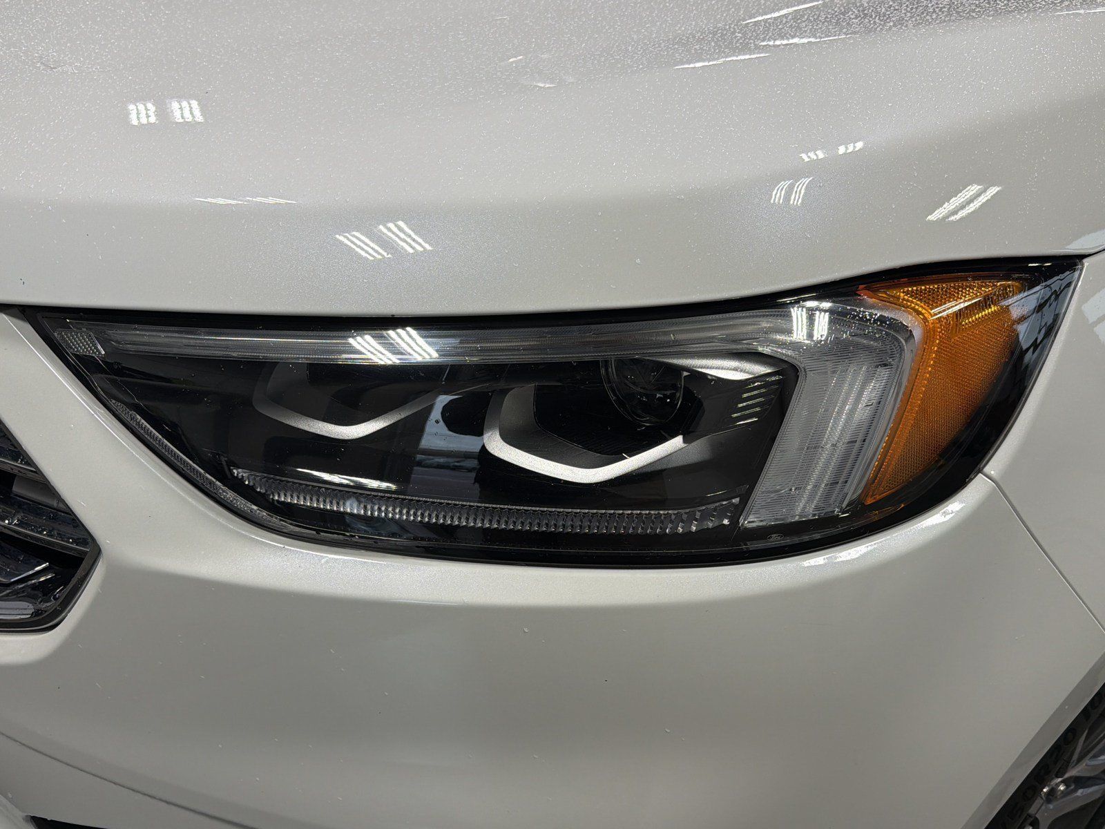 Used 2020 Ford Edge Titanium w/ Equipment Group 301A AWD/4WD image 16