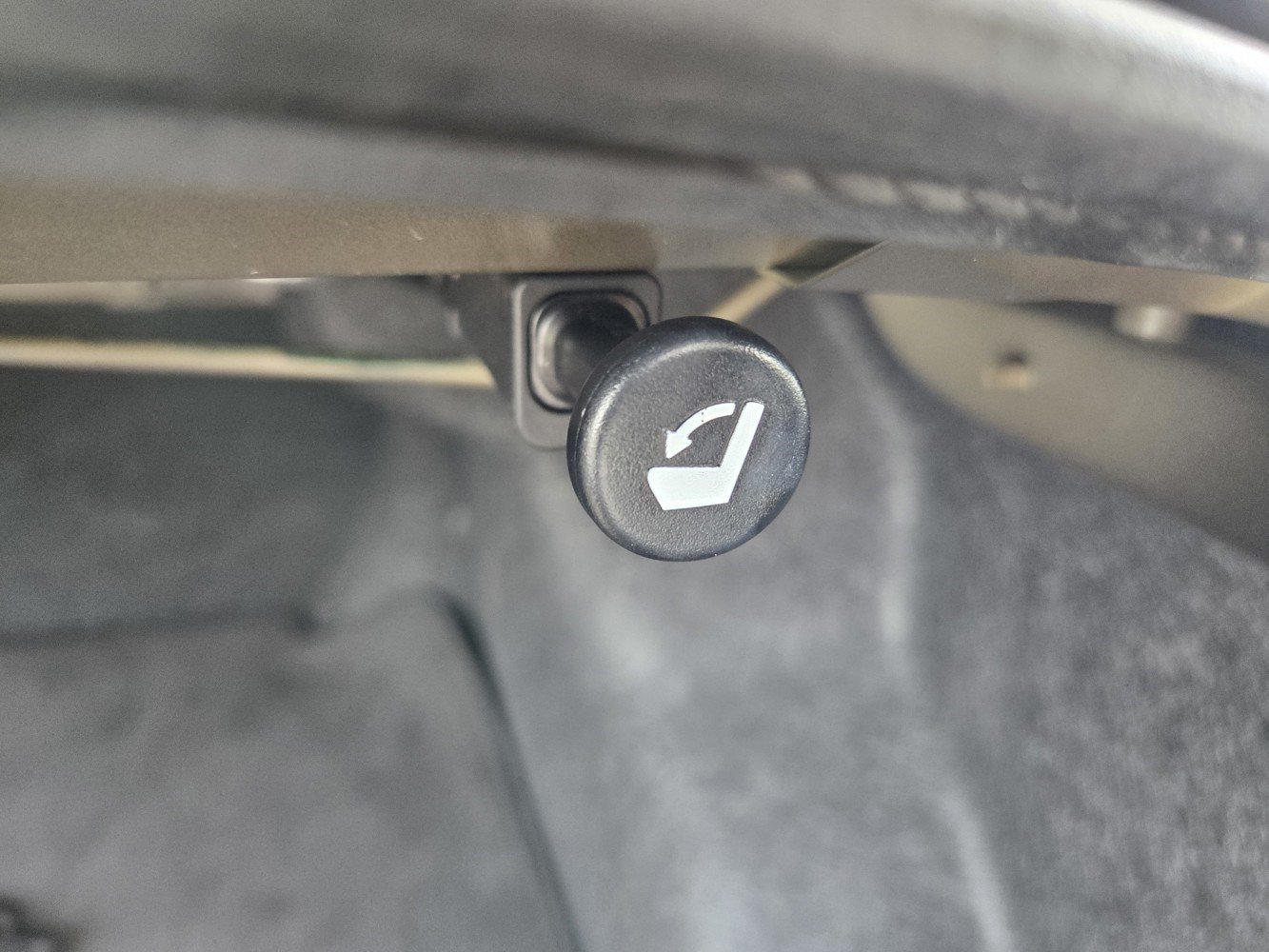 Used 2024 Nissan Altima 2.5 SV FWD image 32