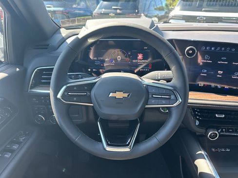 New 2025 Chevrolet Suburban High Country AWD/4WD image 15