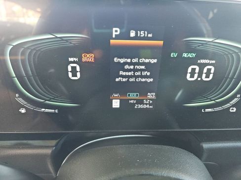 Used 2023 Kia Niro EX w/ EX Cold Weather Package FWD image 2